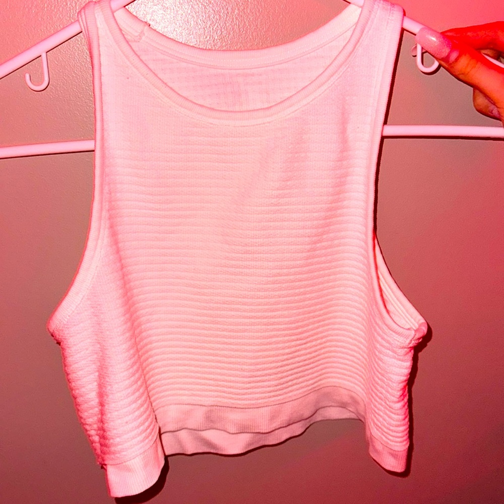 Brand is Khols. Size is small. Color is white. Cute but doesn’t fit anymore